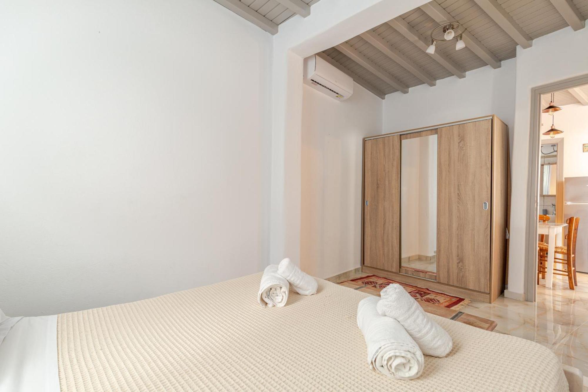 Elenitas Beach House In Ornos Ngoại thất bức ảnh