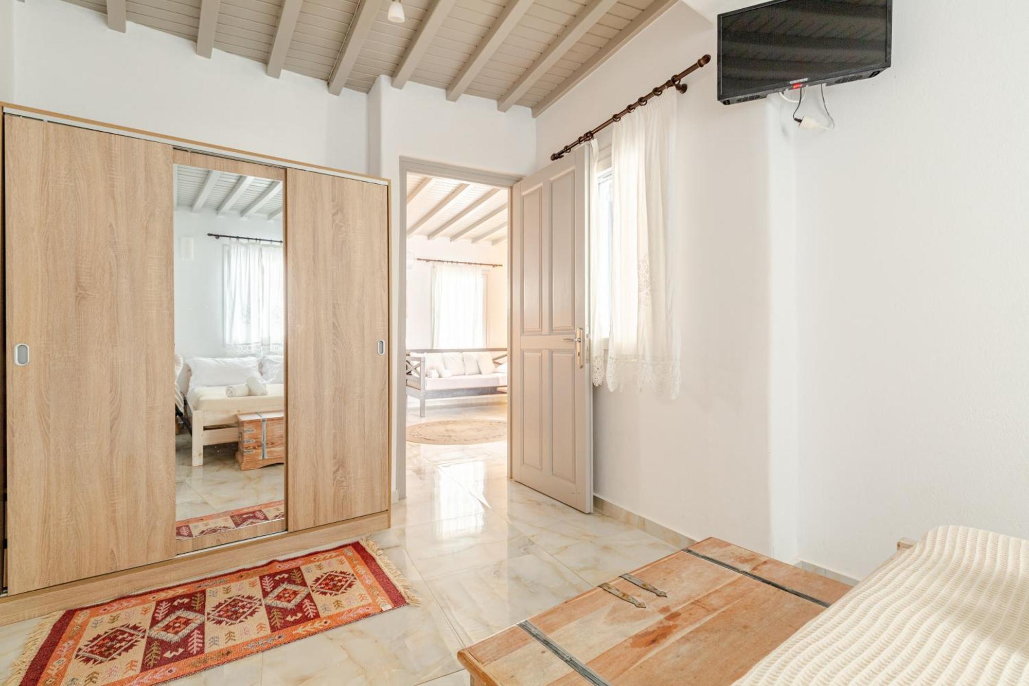 Elenitas Beach House In Ornos Ngoại thất bức ảnh